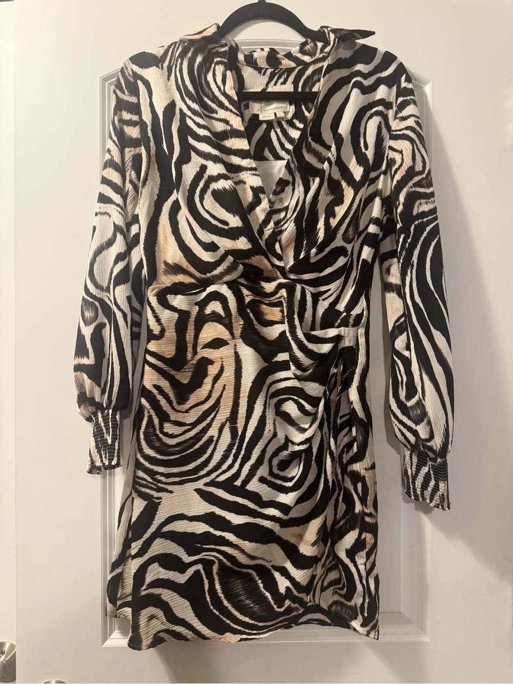 BY ANTHROPOLOGIE LONG SLEEVE BEAUTIFUL DRESS SIZE 4
